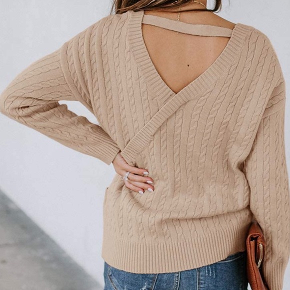 Cross over  Sweater - Picture 2 of 3